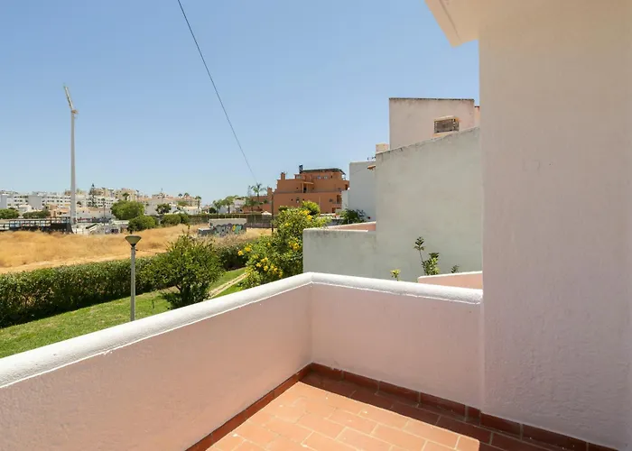 Semesterbostad Centralgarve - Excellent & Peaceful In The Center Of